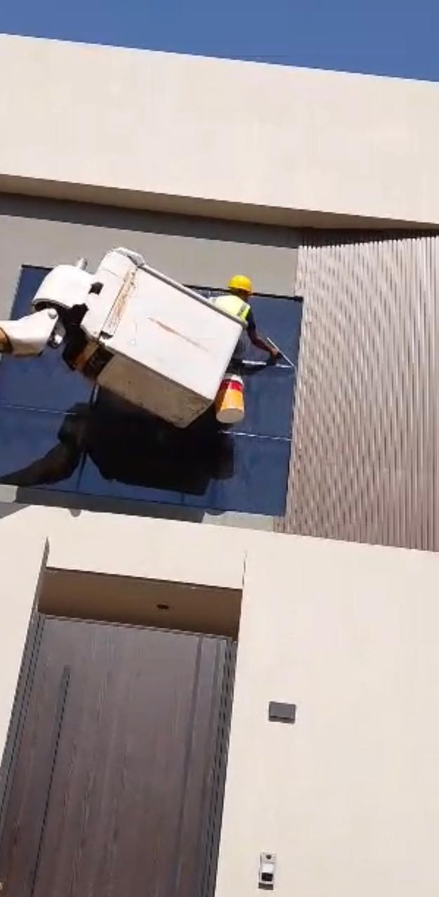 alt="شركة تنظيف واجهات بالرياض الوسطى المتجددة كلين"