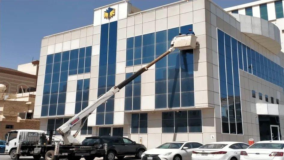 alt="تلميع زجاج الواجهات للمحلات التجارية بالرياض" alt="تلميع زجاج الواجهات للمحلات التجارية بالرياض"