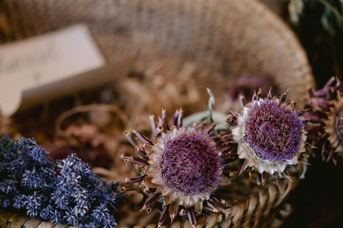 Getrocknete Blumen im Hofladen
