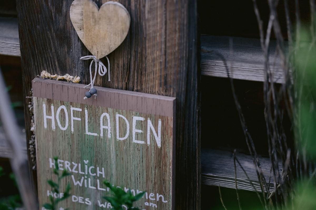 Schild vom Hofladen