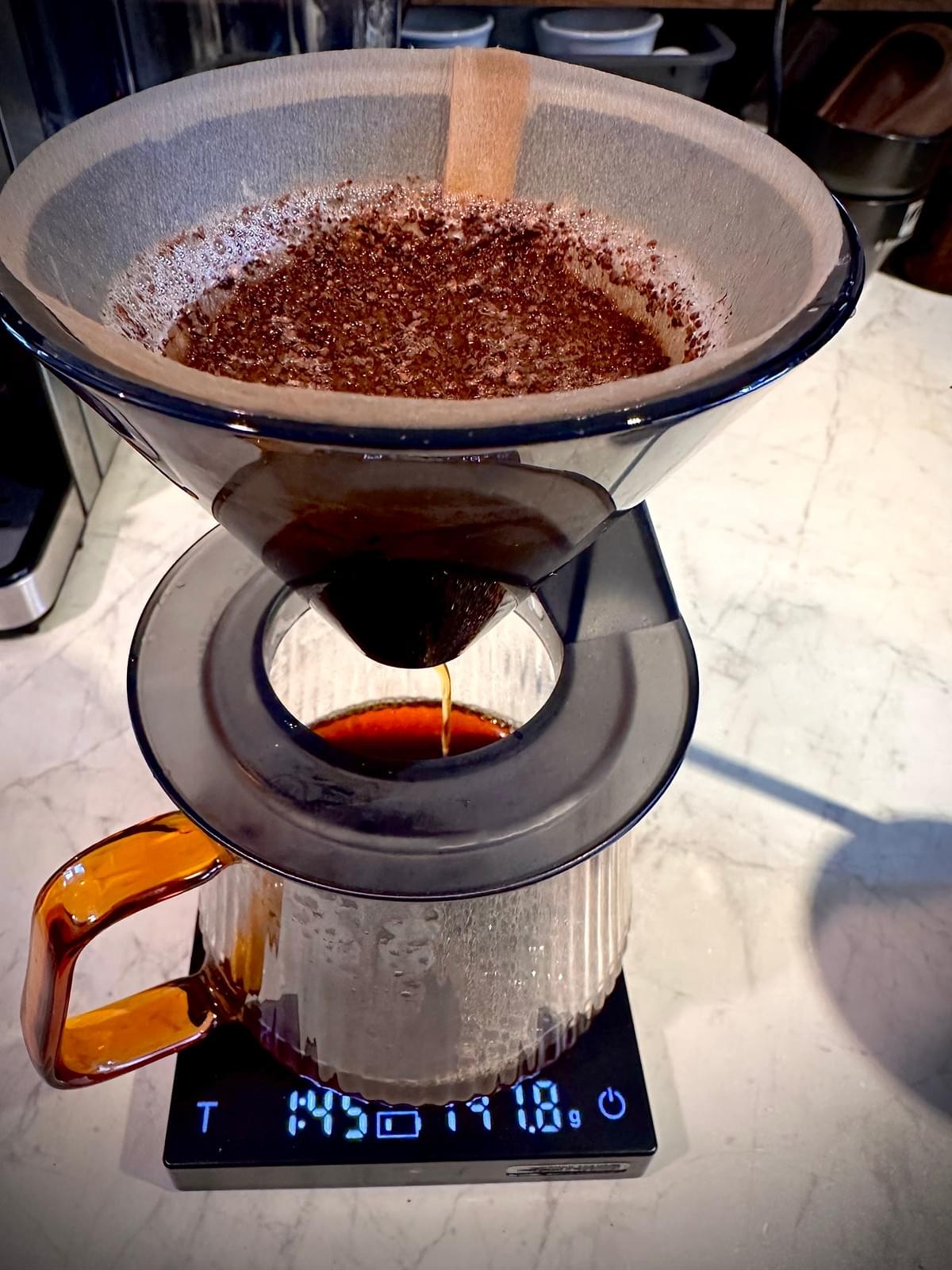 Our hand-brewed coffee drinks are carefully crafted by professional baristas, allowing you to experience the richness and flavor in every sip, suitable for coffee lovers. hand brewed coffee experience Our service Professional exquisite coffee expert, selling coffee beans, hand-brewed coffee drinks, coffee peripheral equipment, and assisting in starting a business and opening a store and other services. Won the favor of coffee tasters at home and abroad.