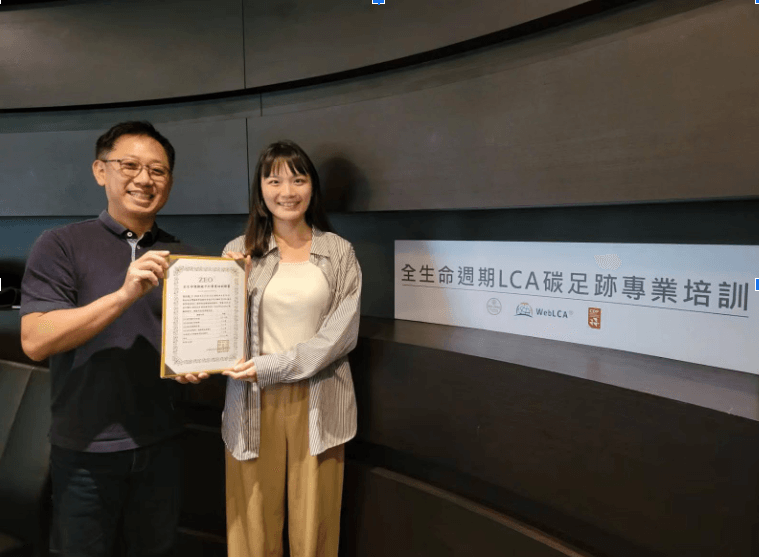 SSBTi核心成員企業-CJCHT集團董事長劉志偉（左）和永續未來影響力公司顧問吳和陵，致力輔導供應鏈企業通過各項減碳指標。