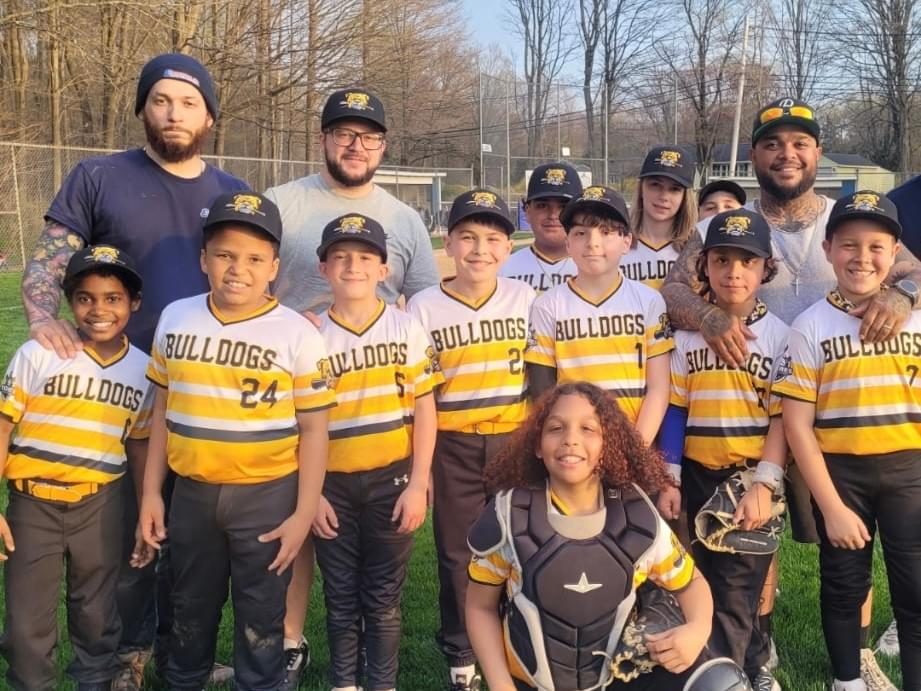 Team photo of Park City Bulldogs baseball team.