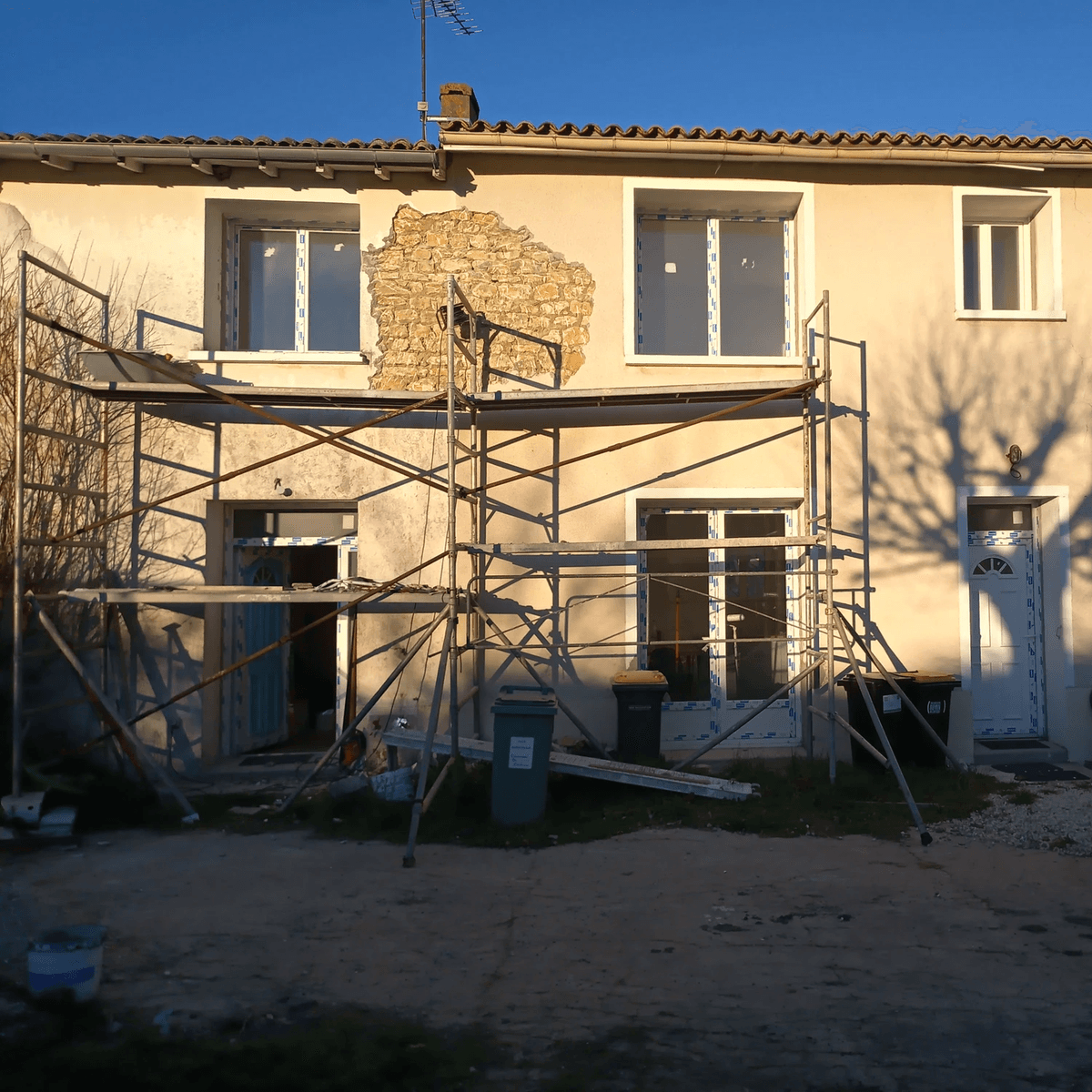 We specialize in structural work, guaranteeing the strength and durability of your constructions. Our expertise allows us to carry out foundations, load-bearing walls, and much more, tailored to your specific needs. Major Works Our Mission I would like a simple masonry site for clients, nice to see and very manageable for all types of people, young and old, separated into 5 pages. 1st the welcome where there are all the main activities of the mason which are major works, drywall, tiling, roofing, interior, exterior, new and renovation. In page 2 there is who is Mr. Mathurin where we explain on this page who Mr. Mathurin is, his background, his diplomas, he has 35 years of experience in construction as self-employed since March 9, 2012. In the 3rd page my achievements with images of what he is capable of doing or below it is written what he has done and I would like this page to be horizontal on the side. In the 4th page our rates by making a range and explaining that the price remains vague depending on the materials and expectations but we can put an estimate based on the field it is in. And the 5th page contact me, there is a number, email, map that locates him in France in 17 in Cozes in Charente Maritime.