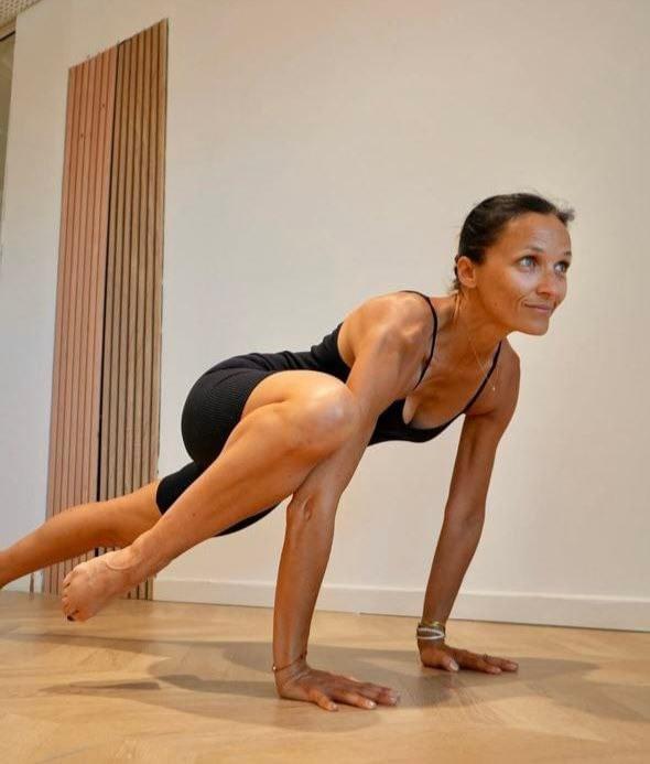 Join our community and discover how to make menopause a period of flourishing through yoga and floor barre. Transform your experience of menopause I want to help women between 40 and 55 years old by describing my experience as well as offering online or replay yoga or floor barre classes and an information newsletter. And by making menopause a new momentum. I live in Finland, a country of reconnection, give me photos. Join our community and discover how to make menopause a period of flourishing through yoga and floor barre. Transform your experience of menopause I want to help women between 40 and 55 years old by describing my experience as well as offering online or replay yoga or floor barre classes and an information newsletter. And by making menopause a new momentum. I live in Finland, a country of reconnection, give me photos.