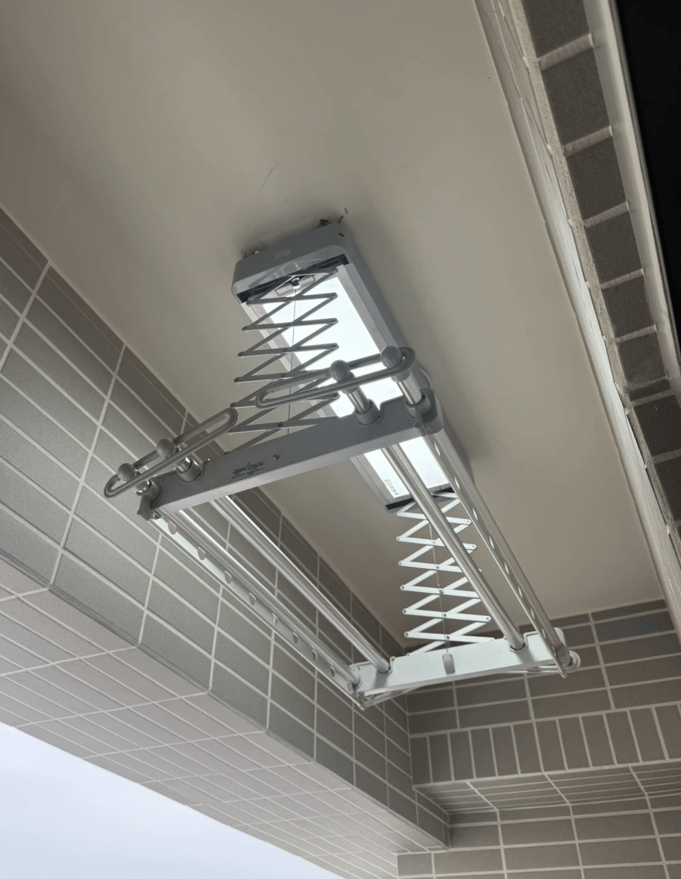 Explore our advanced electric clothes drying rack, bringing convenience to your home life! Good beautiful home electric drying rack electric drying rack