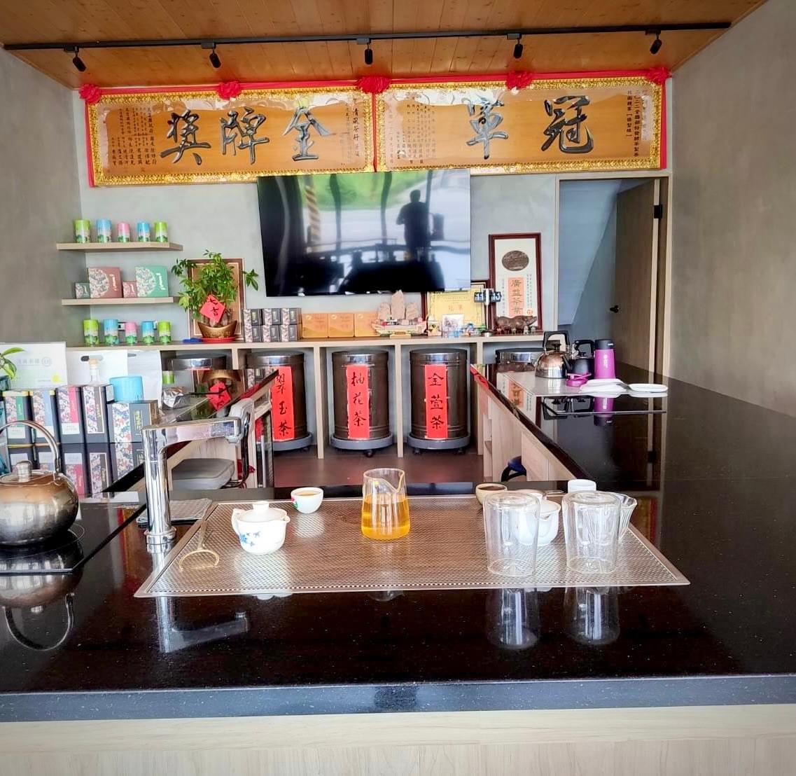 Participate in various cultural activities, deeply experience the characteristics and customs of Ruishui. cultural experience activity The services we provide Introduction to the local real estate, cultural landscape, travel itinerary, food shops, and other information in Ruifeng.