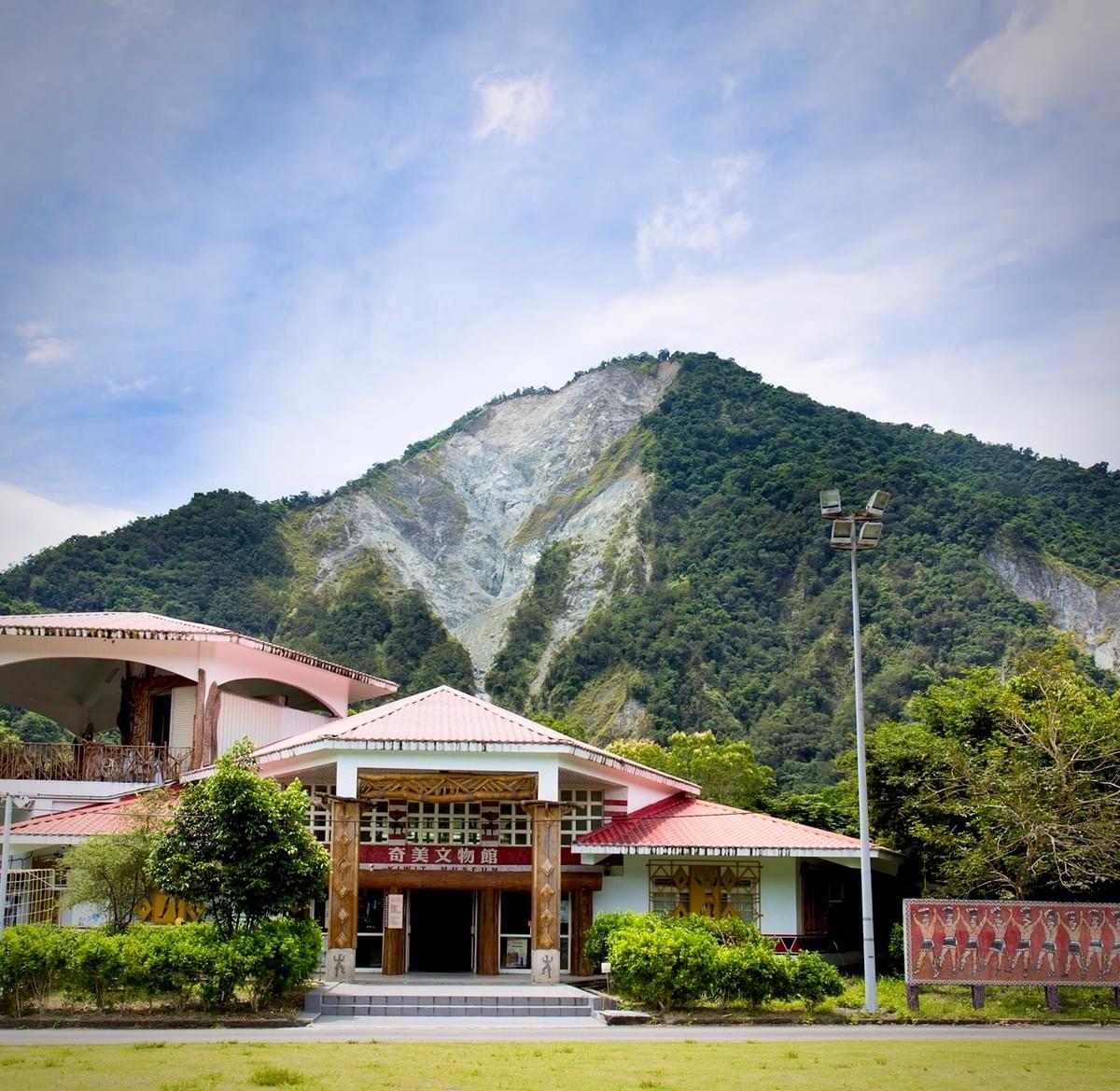 Participate in various cultural activities, deeply experience the characteristics and customs of Ruishui. cultural experience activity The services we provide Introduction to the local real estate, cultural landscape, travel itinerary, food shops, and other information in Ruifeng.