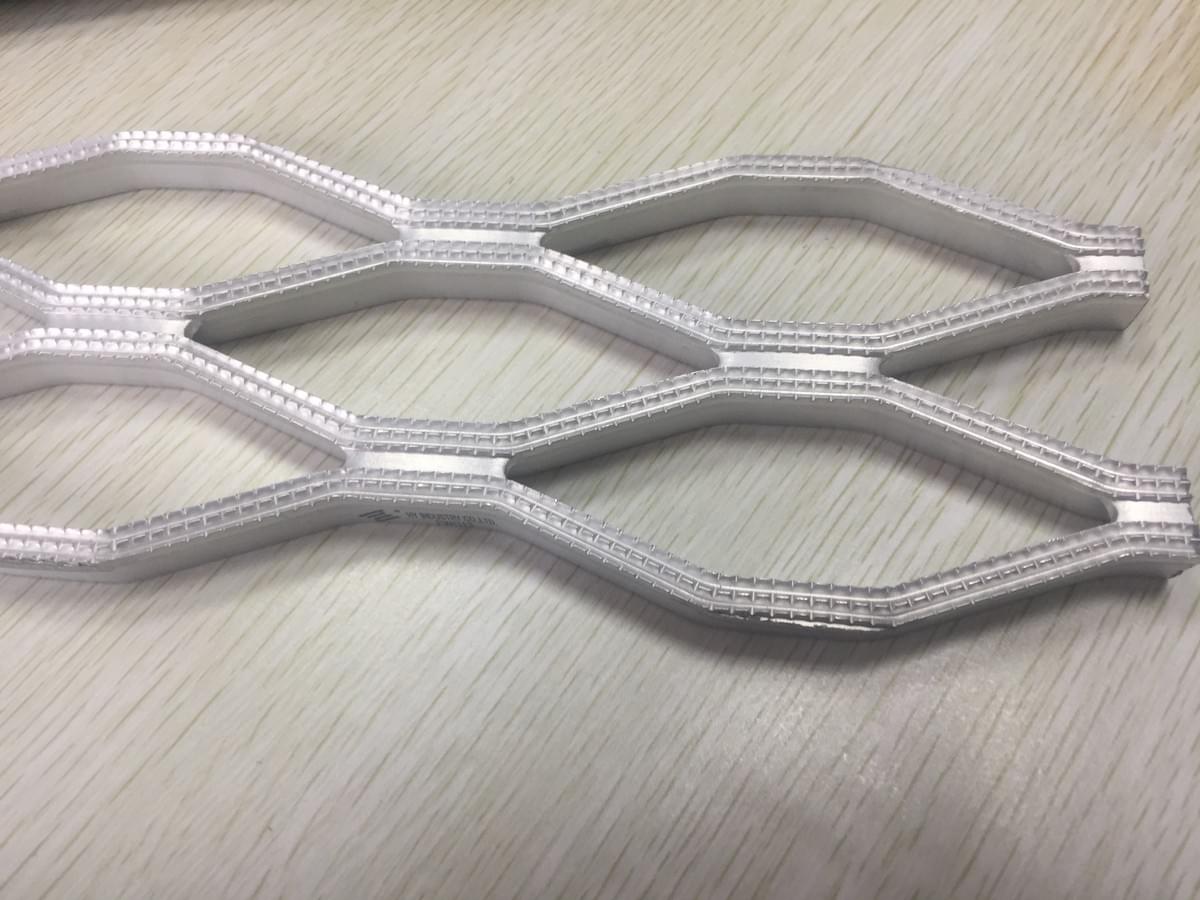 Knurled walkway mesh