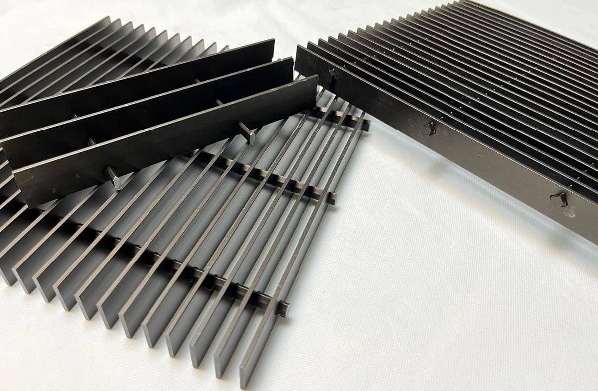 Anodized aluminum grating