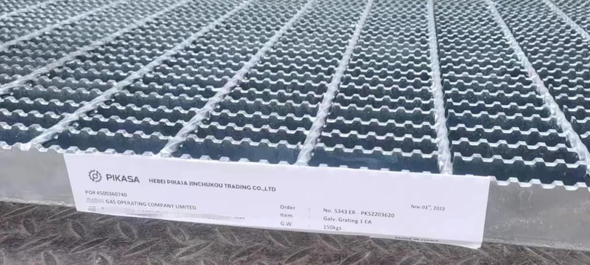 Galvanized steel grating