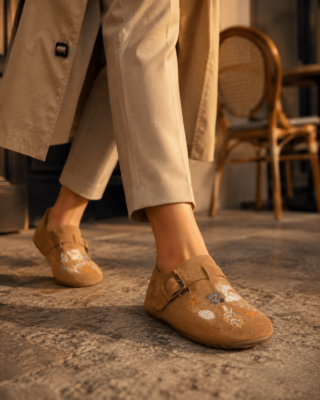 Hush Puppies 棕色絨感刺繡平底鞋