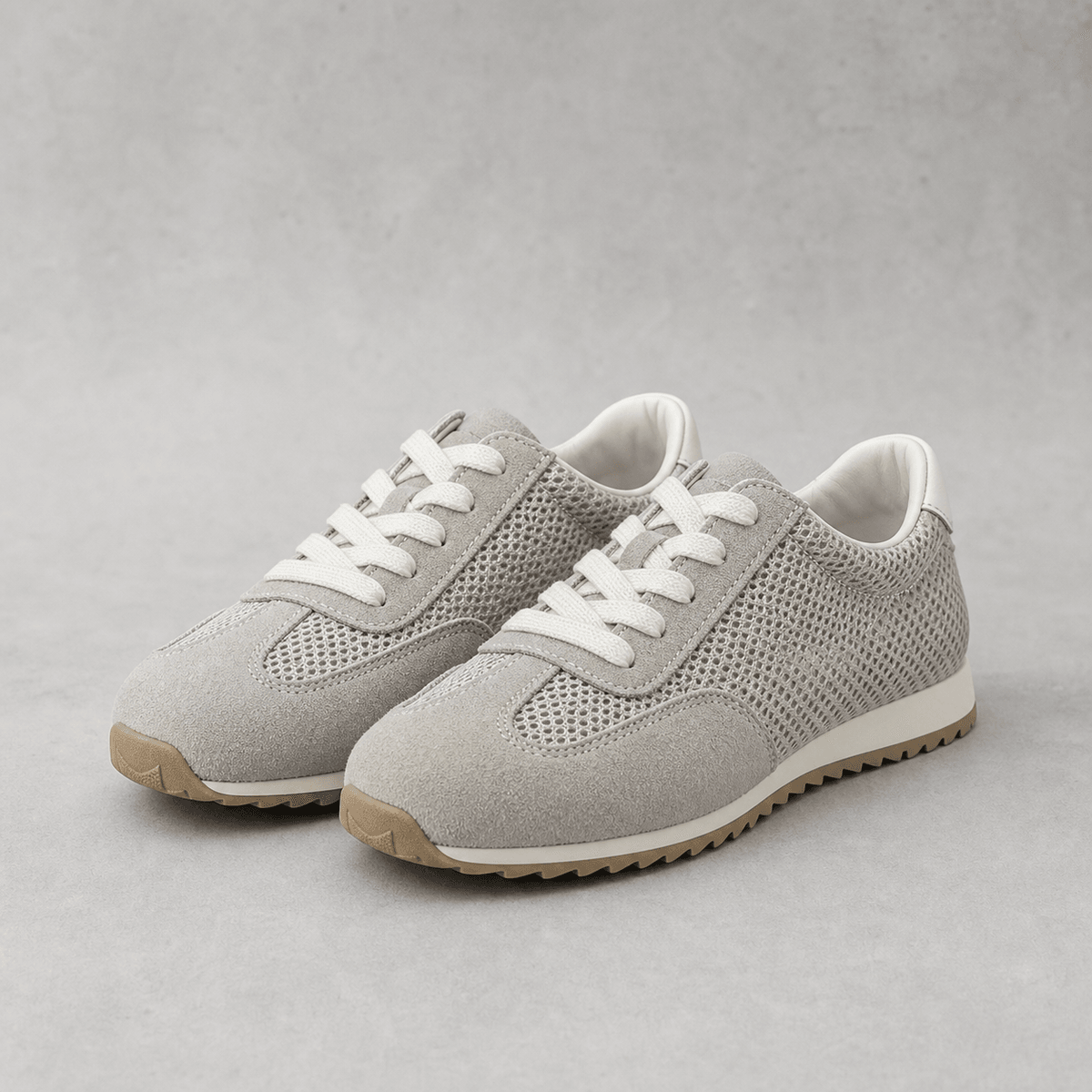 Hush Puppies 淺灰絨感復古休閒鞋