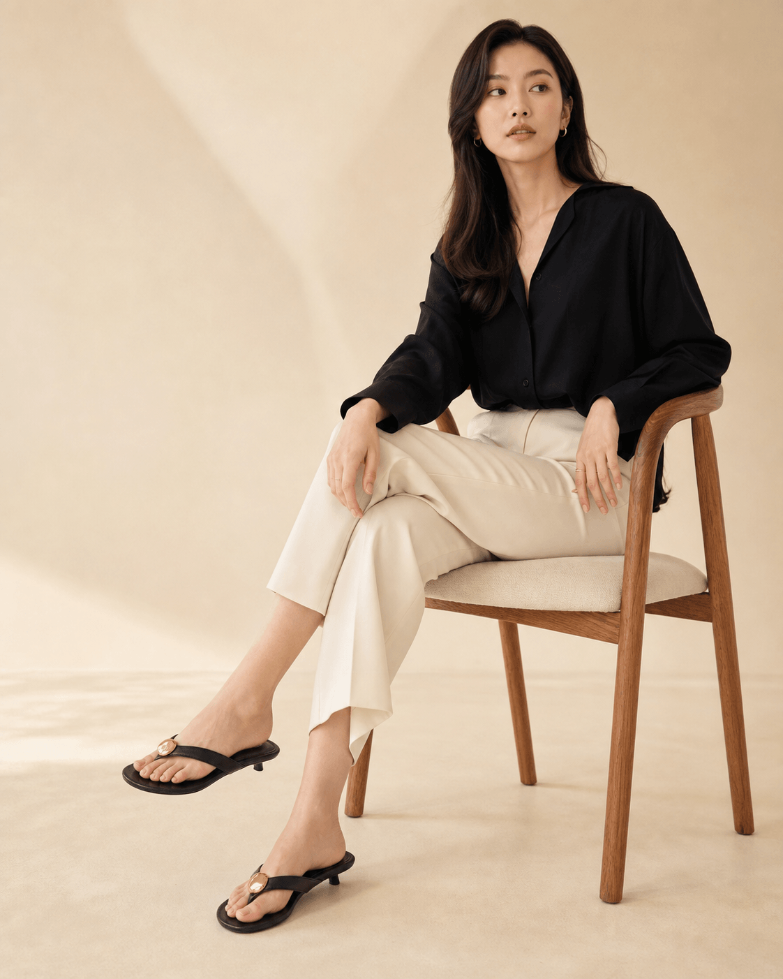 Hush Puppies 黑色金屬飾扣夾腳涼鞋