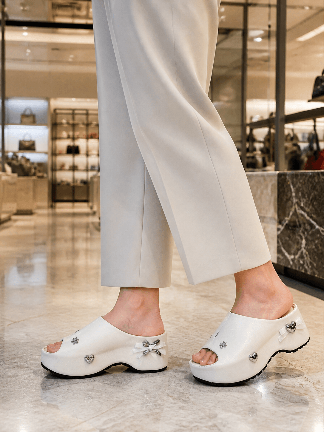 Hush Puppies 女款米白晶鑽飾件厚底鞋