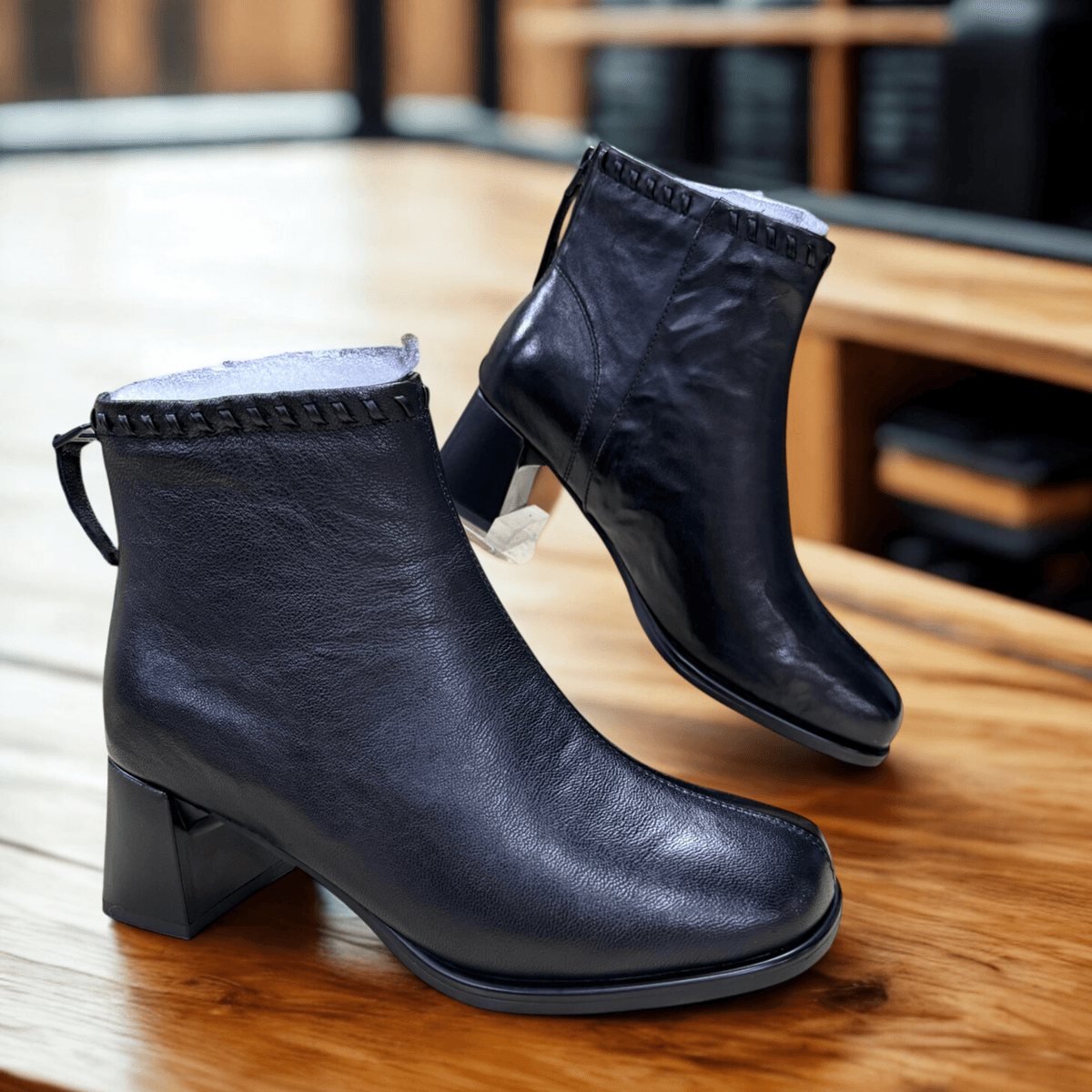 Hush Puppies 法式編織方頭羊皮粗跟短靴