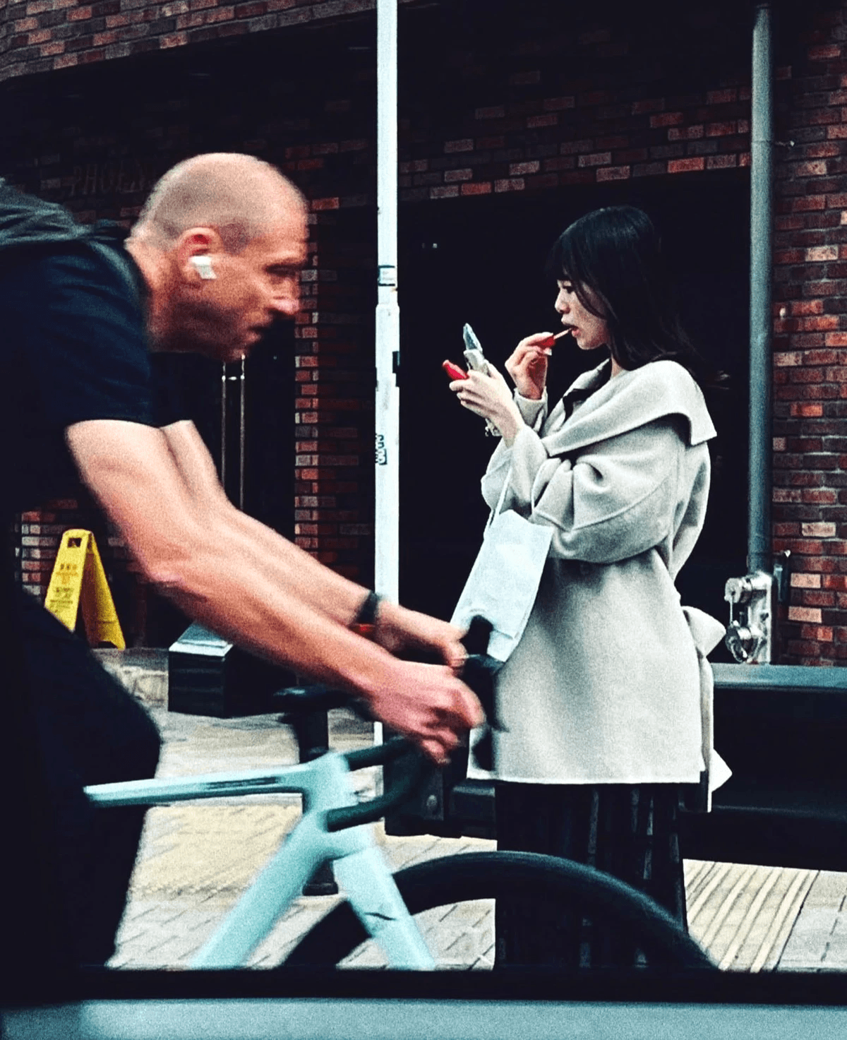 I tell stories through the images of places that speak. Each photo is a journey that takes you to discover the beauty of the world that surrounds us. Photography of Places What do we do I use photography as a means to find time for myself because from that time authentic images are born. I deal with portrait photography, places, I organize courses and I write about my photographic experiences.