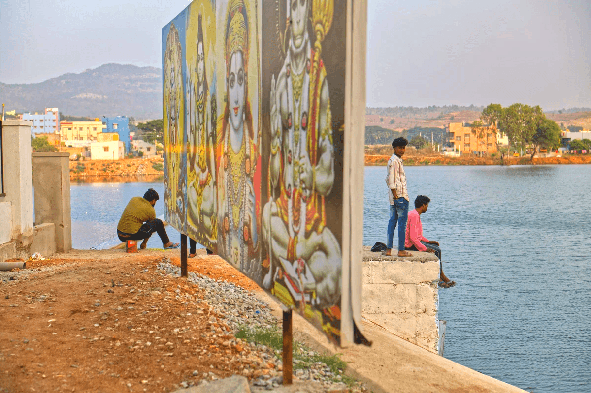 I tell stories through the images of places that speak. Each photo is a journey that takes you to discover the beauty of the world that surrounds us. Photography of Places What do we do I use photography as a means to find time for myself because from that time authentic images are born. I deal with portrait photography, places, I organize courses and I write about my photographic experiences.