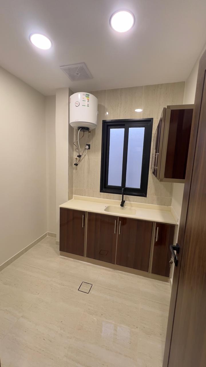 We carry out graphite works for the facades of buildings and villas, which adds an exceptional aesthetic touch. Our team ensures unique designs that meet the needs of each client. Distinctive graphite works What we are distinguished by Breaking and restoring walls cutting with a rocket and other equipment
Technician for internal restorations of walls from construction and modification and reconstruction with plastering and painting
Graphite works for the facades of buildings and villas