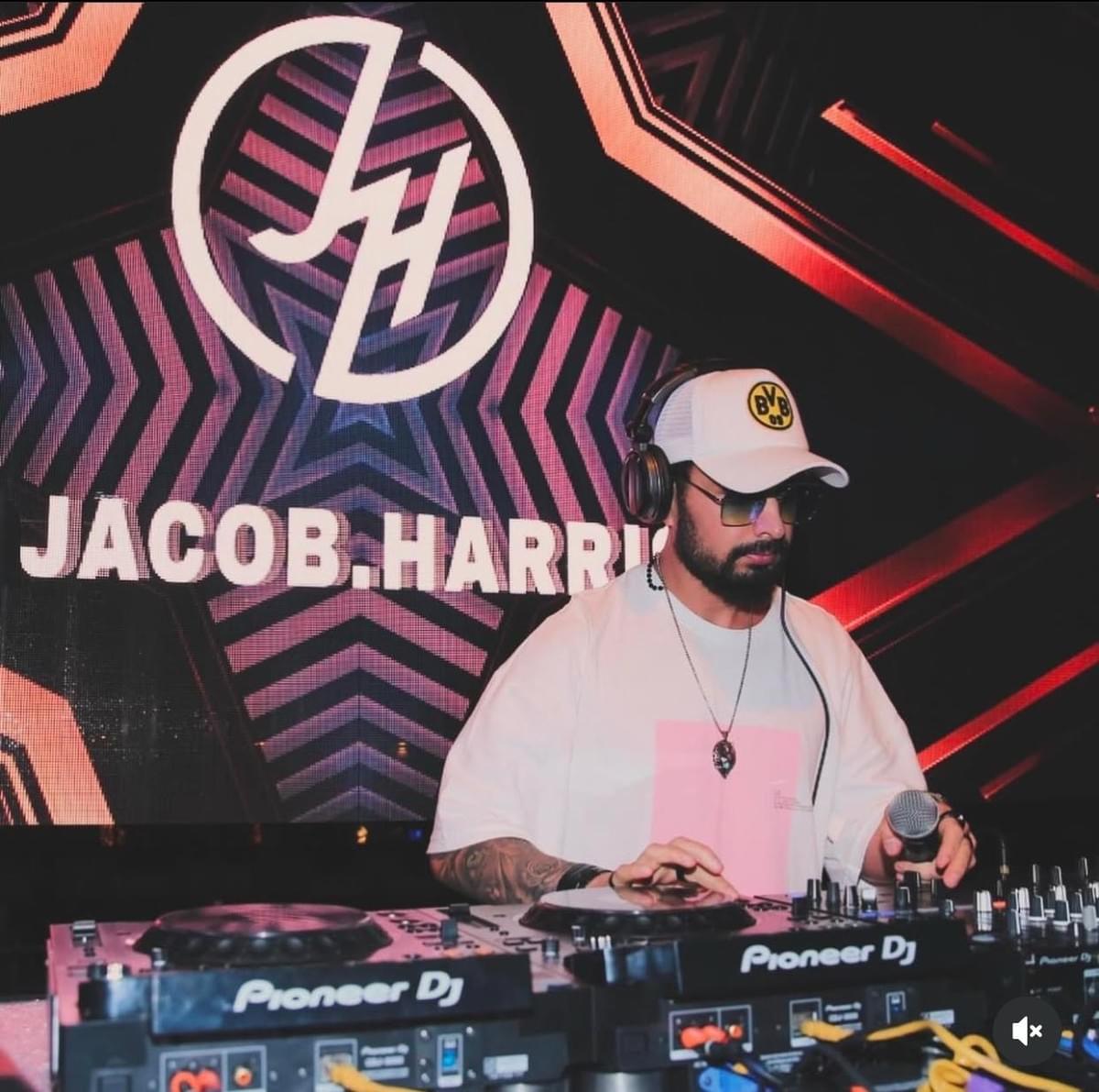 Experience unparalleled entertainment and 5-star service tailored to your celebrations Elevate Your Event with Our Expert DJ Services We offer 5-Star service for all parties in the UAE. We are available 24/7  anytime you need us  with over 17 years of experience.