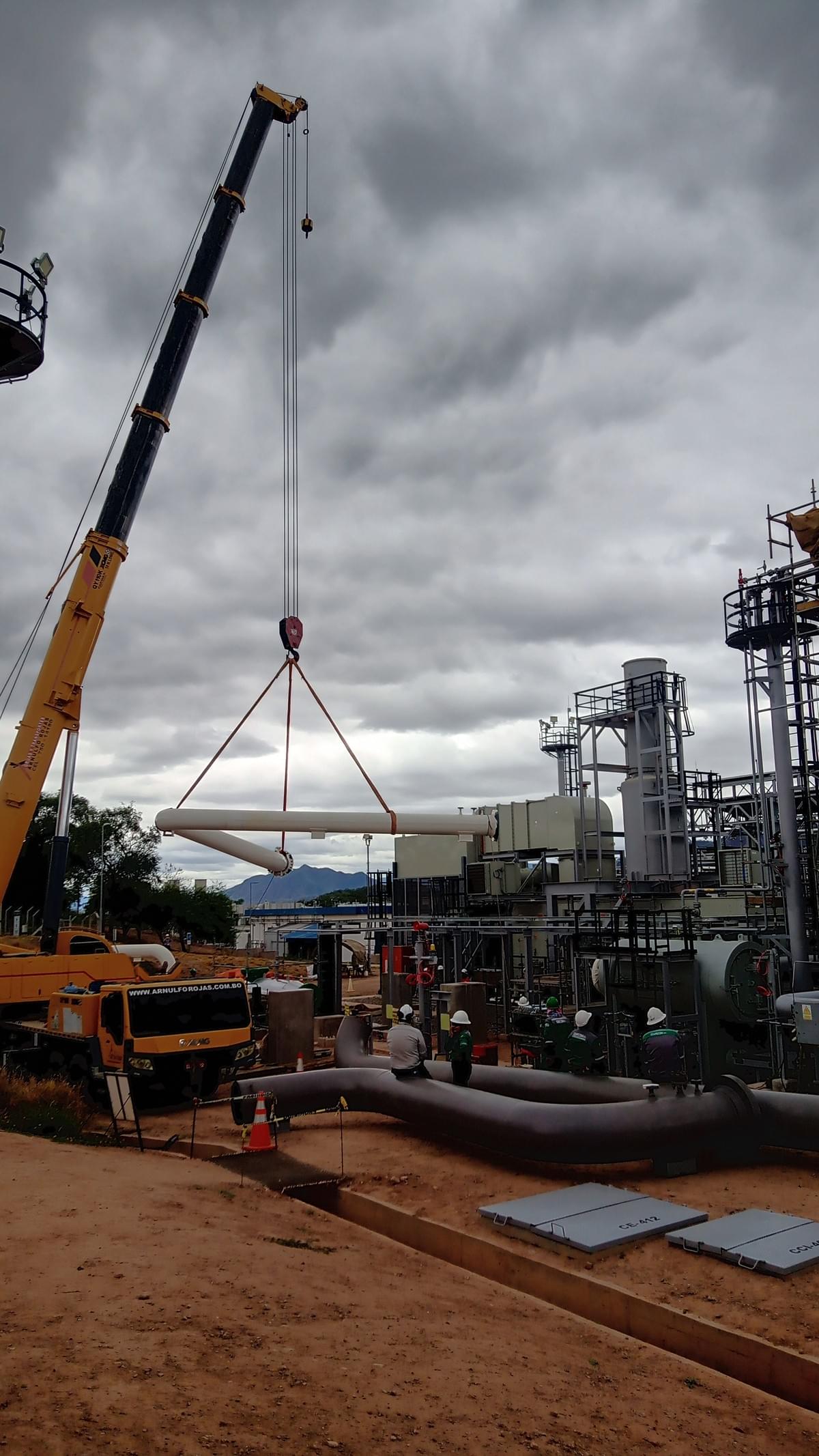 We offer specialized services in the expansion of process plants and in the construction of electrical substations, adapting to the specific needs of each client. Specialized Services What do we do Flerimg Engineering and Services provides comprehensive solutions to clients who require services of construction and development of buildings, adding value in each project through compliance with deadlines, costs, and the highest standards of quality and safety. Our experience is mainly focused on buildings and industrial infrastructures, such as stations and expansions of process plants, measurement bridges, electrical substations, industrial warehouses, logistics centers, storage facilities, civil works for hydrocarbon transport systems, and support structures for industrial equipment.