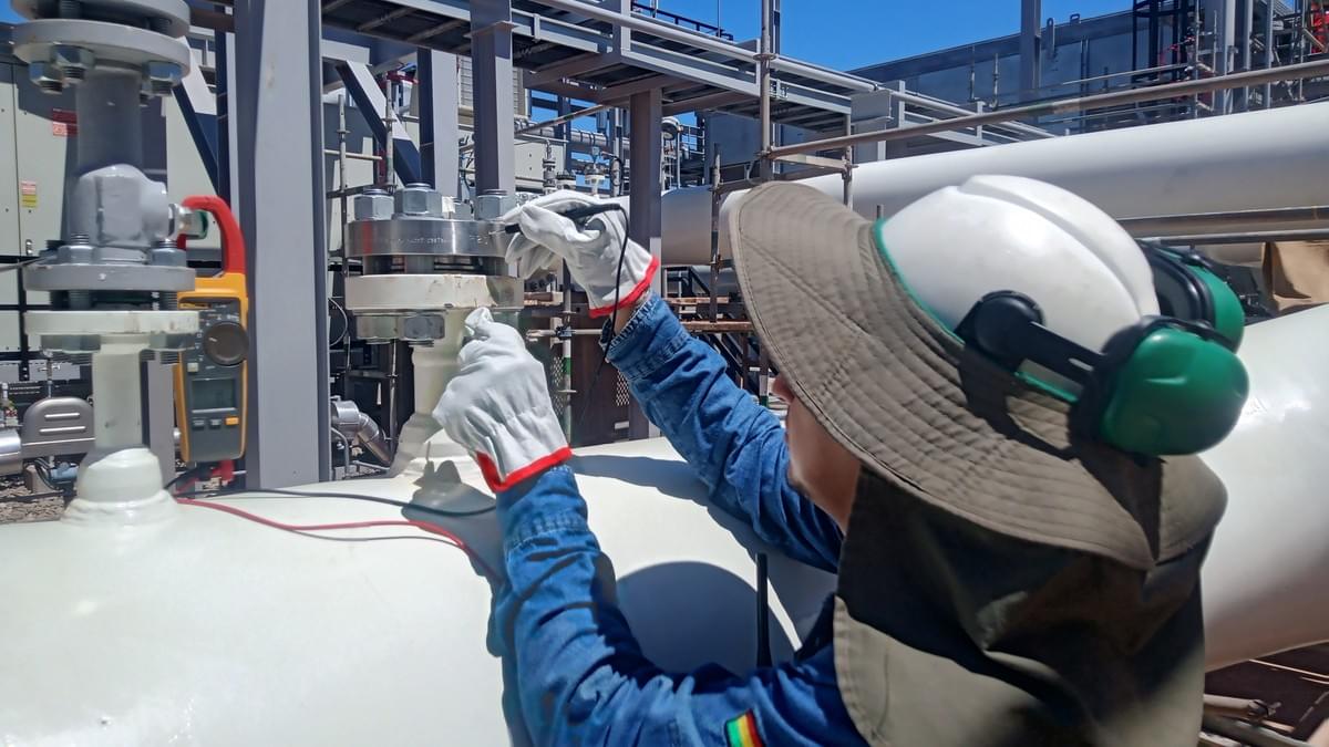 We specialize in the construction of industrial infrastructures, guaranteeing on-time delivery and within budget, always complying with the highest standards of quality and safety. Construction of Infrastructures What do we do Flerimg Engineering and Services provides comprehensive solutions to clients who require services of construction and development of buildings, adding value in each project through compliance with deadlines, costs, and the highest standards of quality and safety. Our experience is mainly focused on buildings and industrial infrastructures, such as stations and expansions of process plants, measurement bridges, electrical substations, industrial warehouses, logistics centers, storage facilities, civil works for hydrocarbon transport systems, and support structures for industrial equipment.