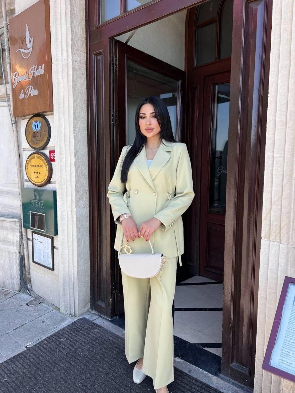 Ensemble Tailleur Élégance Classique – Marron Chic