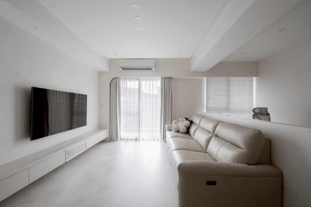 From concept to implementation, we provide complete interior design services, ensuring that every detail is flawless. comprehensive service Our expertise Establish an interior design company website, including homepage, portfolio, service introduction, client consultation form, and contact us page. The design style is minimalist modern, using a large number of images to showcase cases. The portfolio can be categorized for display, with each case having a detailed introduction. The website needs to have a form for clients to fill out their needs and leave contact information.
