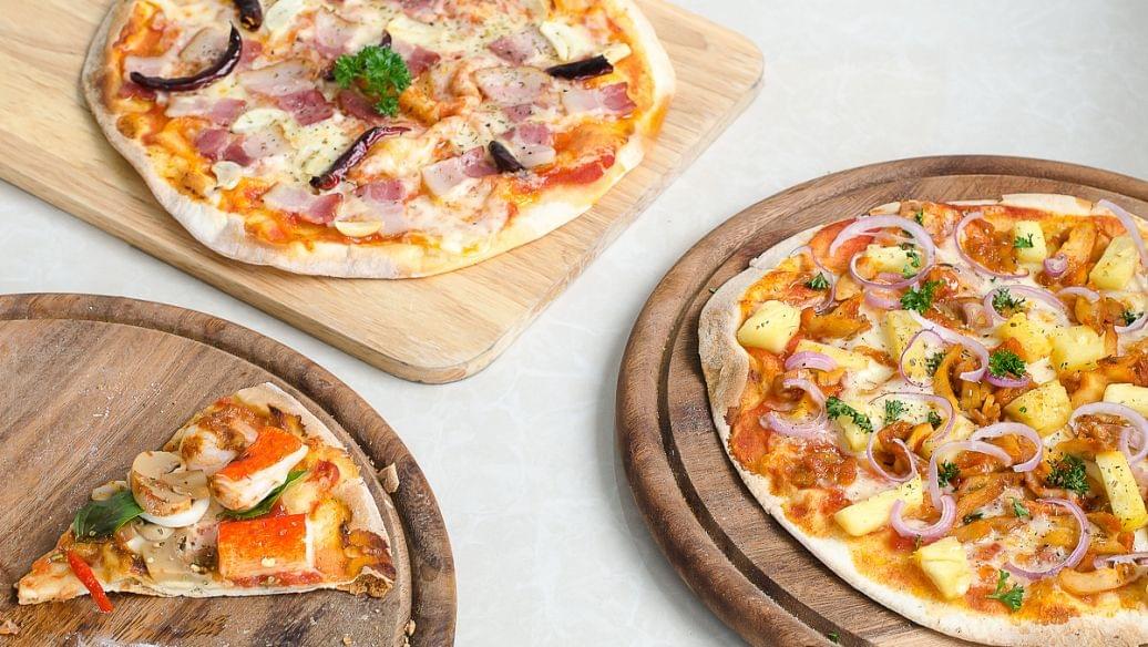 Wooden pizza trays are often made of natural hardwood, and there are significant differences in hard