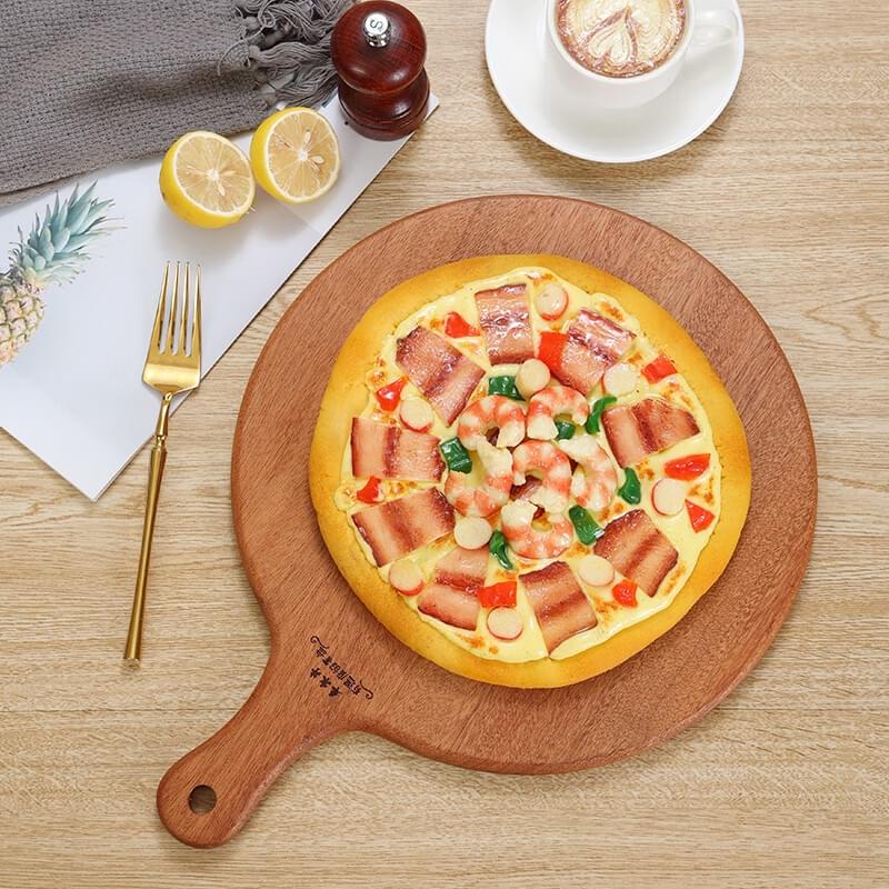 Wooden pizza trays are often made of natural hardwood, and there are significant differences in hard