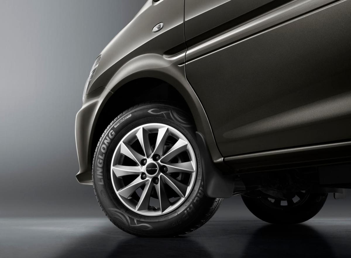 FORTHING Dongfeng Lingzhi New lightning Front Face Design M5 EV Car Cheap Electric Car /EV Vehicle M