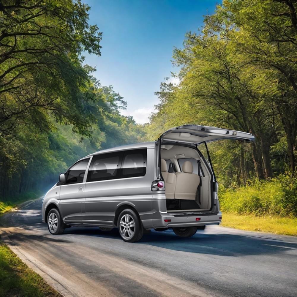 Dongfeng Mini MPV Cars Forthing M5 Directly Supplied China New M5 MPV Light Interior Single R15