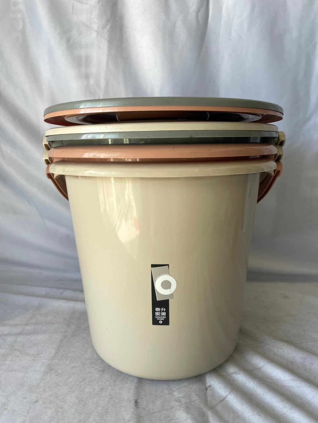 ถังพลาสติกพร้อมฝา คละสี ขนาด 36x32cm. NO.0046 (จีน) (40)