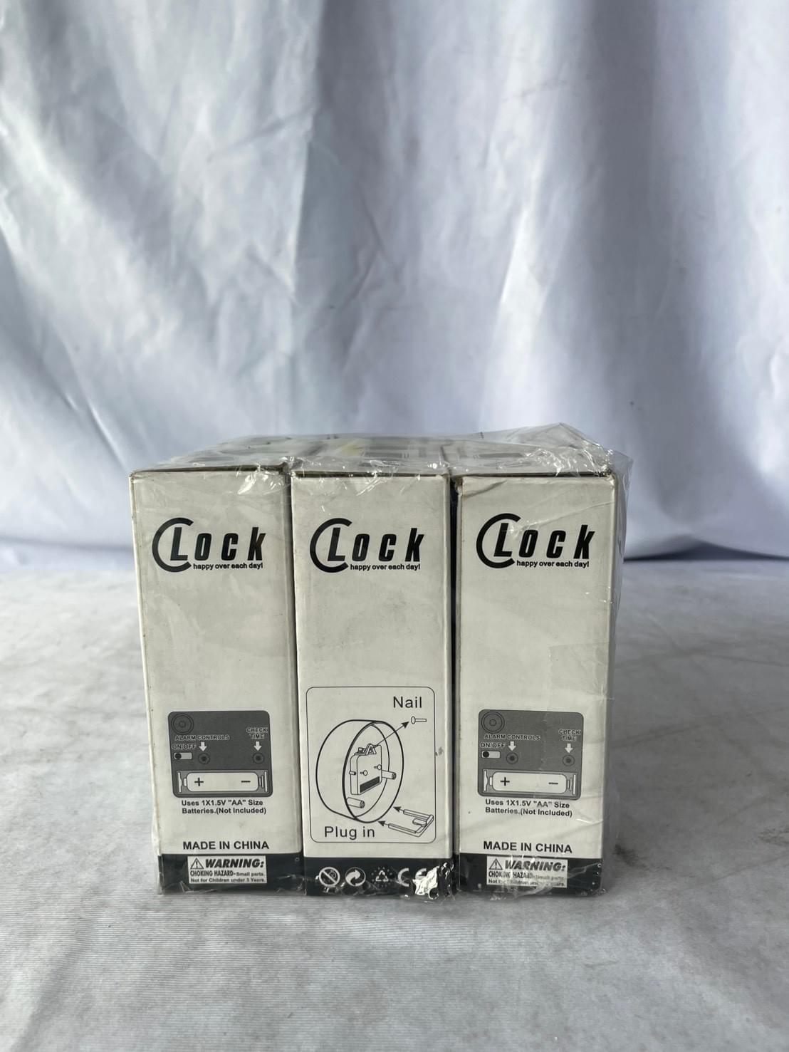 นาฬิกาทรงสี่เหลี่ยม MHT670B