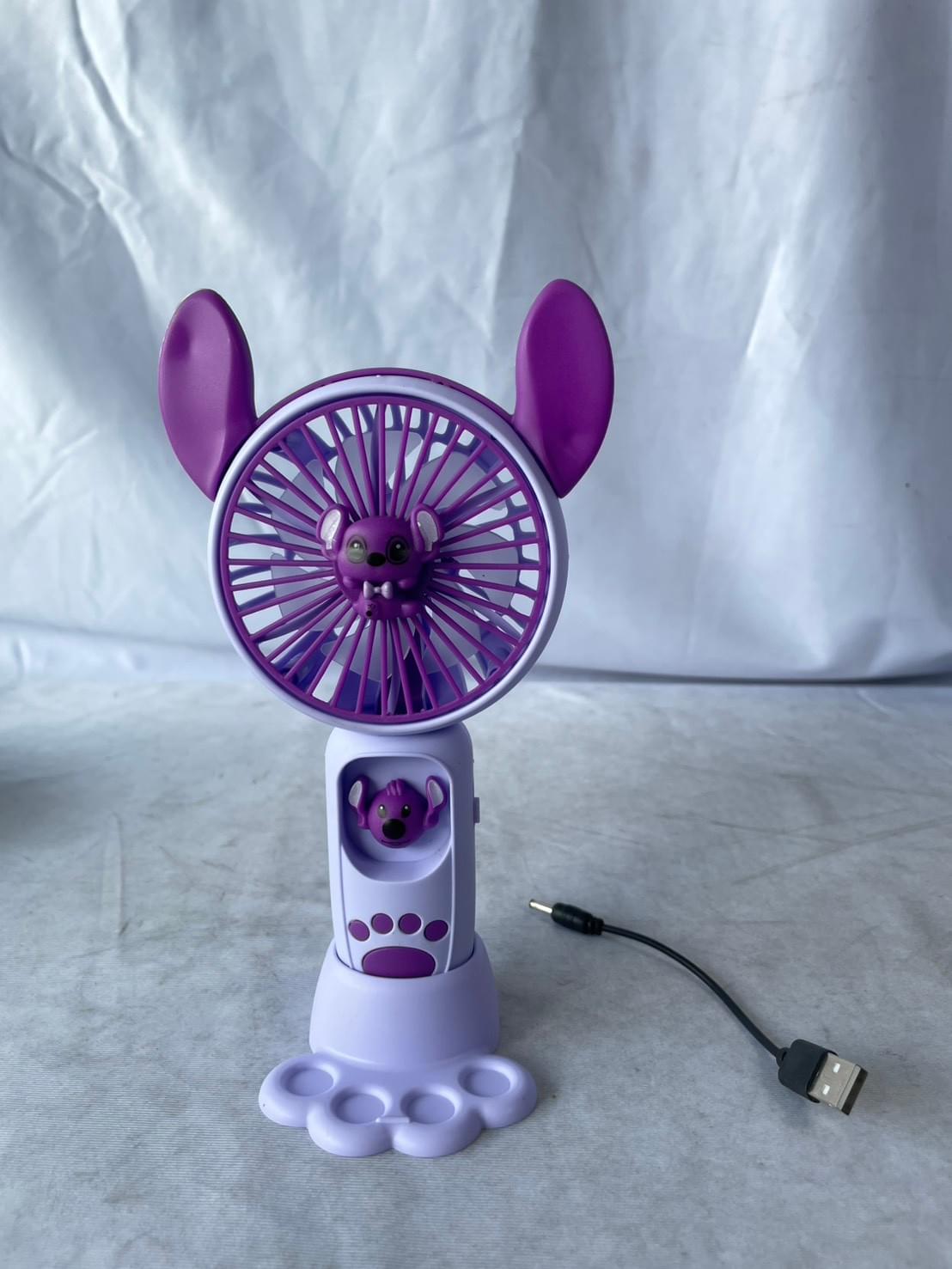 พัดลมมือถือ Stitch รุ่น S098 ปรับความเร็วได้ 2 ระดับ พร้อมขาตั้งไฟ (3 สี) (250mAh)+สติ๊กเกอร์สุ่ม 1ใ