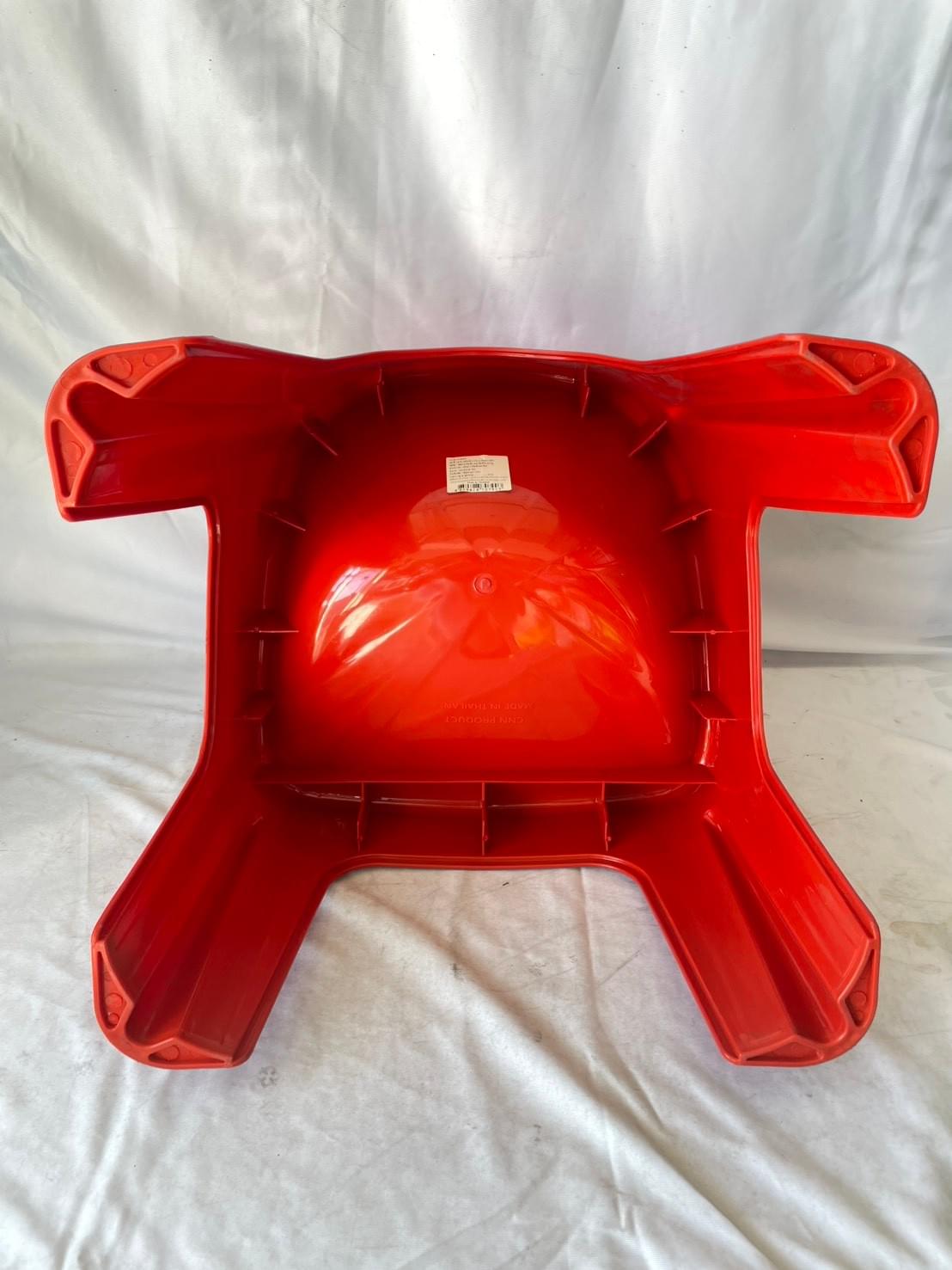 code,name,color NC-A-RD01,เก้าอี้แฟนซี,สีแดง