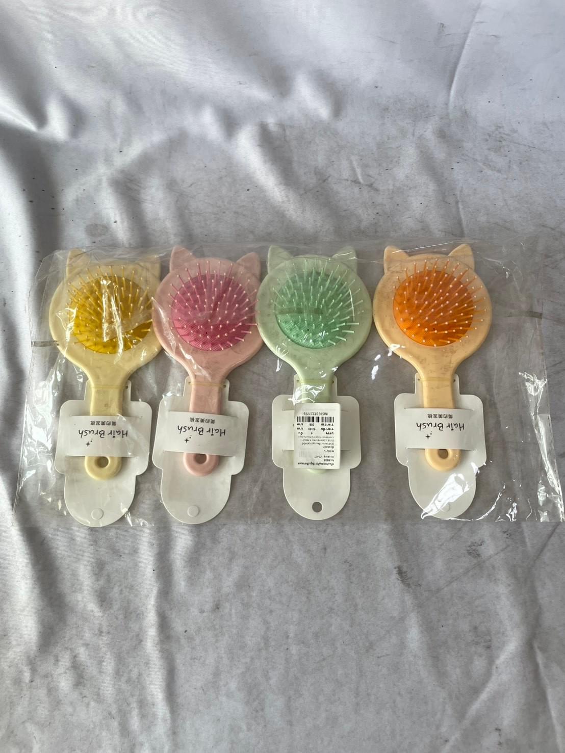 หวีแปรงกลมหัวการ์ตูน สีพาสเทล No.8608