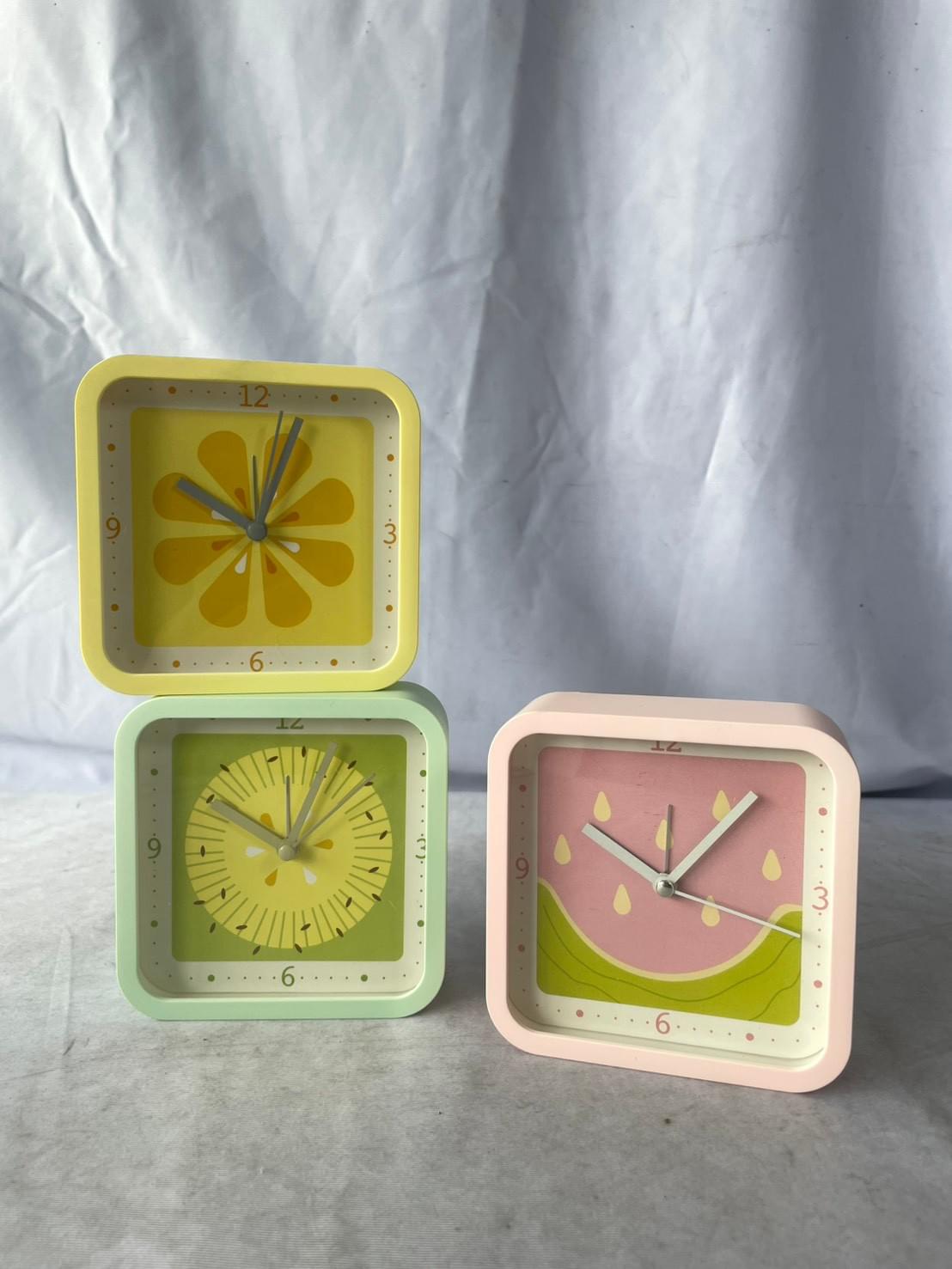 นาฬิกาทรงสี่เหลี่ยม MHT670B