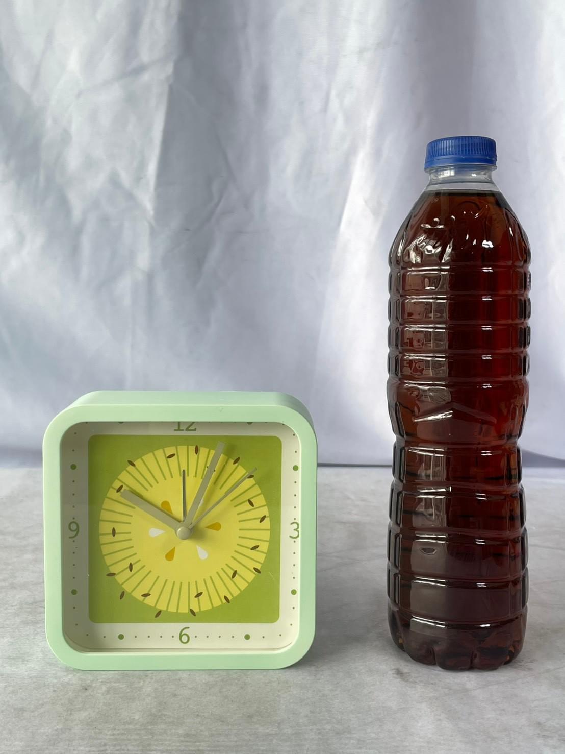 นาฬิกาทรงสี่เหลี่ยม MHT670B