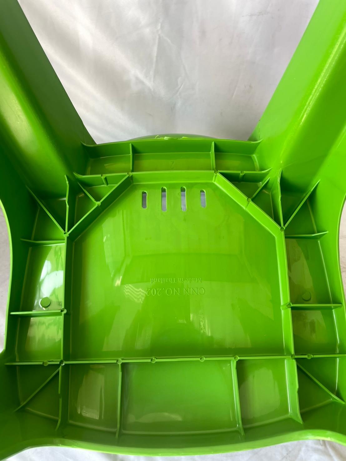 สินค้า,รายละเอียด CT01-B-GR01 เก้าอี้ท้าแขน เกรดBสีเขียว 55.5*54*79cm.