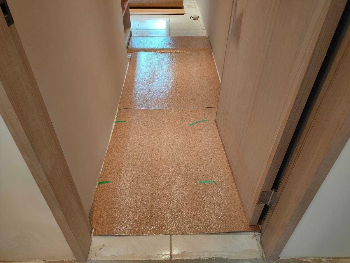 木質地板+軟木隔音墊