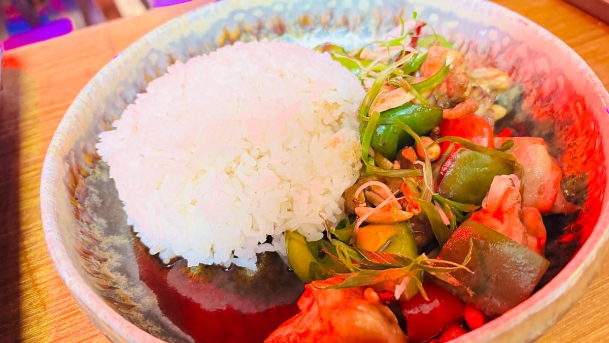 Create a comfortable dining environment, allowing every customer to enjoy a wonderful time. warm environment Our characteristics It is a Chinese restaurant in Paris, France, mainly serving rice dishes.