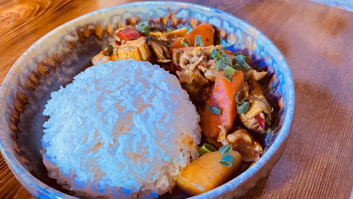 Create a comfortable dining environment, allowing every customer to enjoy a wonderful time. warm environment Our characteristics It is a Chinese restaurant in Paris, France, mainly serving rice dishes.