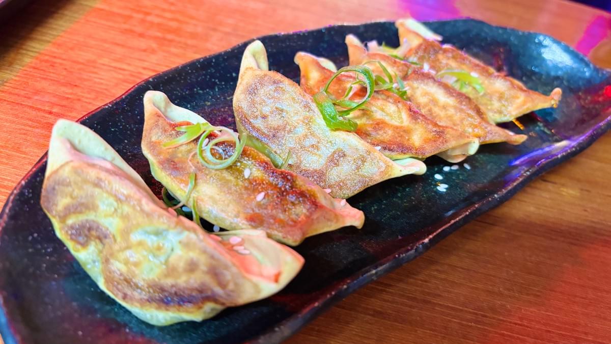 Create a comfortable dining environment, allowing every customer to enjoy a wonderful time. warm environment Our characteristics It is a Chinese restaurant in Paris, France, mainly serving rice dishes.