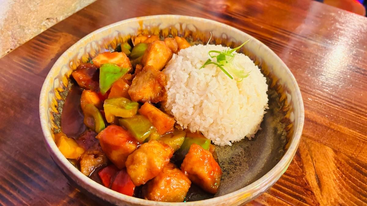 Create a comfortable dining environment, allowing every customer to enjoy a wonderful time. warm environment Our characteristics It is a Chinese restaurant in Paris, France, mainly serving rice dishes.