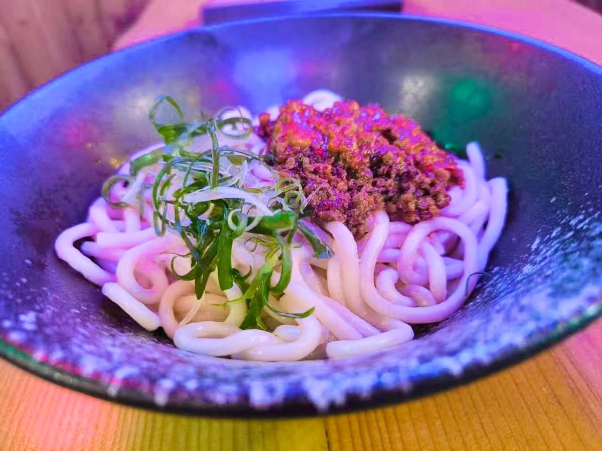 Provide a variety of rice bowl options to satisfy the taste needs of different customers. variety choice Our characteristics is a restaurant in Paris, France that specializes in rice dishes