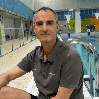 E4 plongée et  j'enseigne la Nage avec palme.