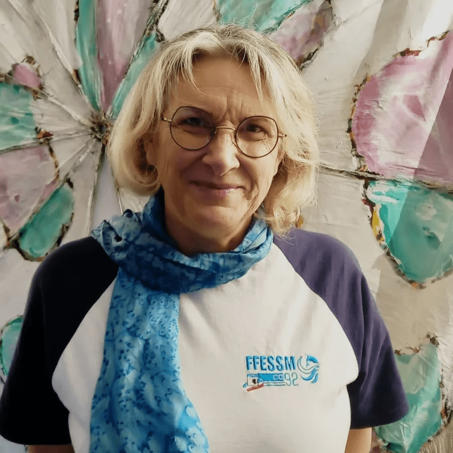 E2, Secrétaire du club SDV 92, vice présidente de la section Plongée, co-responsable de la section Jeunes, encadrante Handisub, et co-responsable de notre petite section Handi.