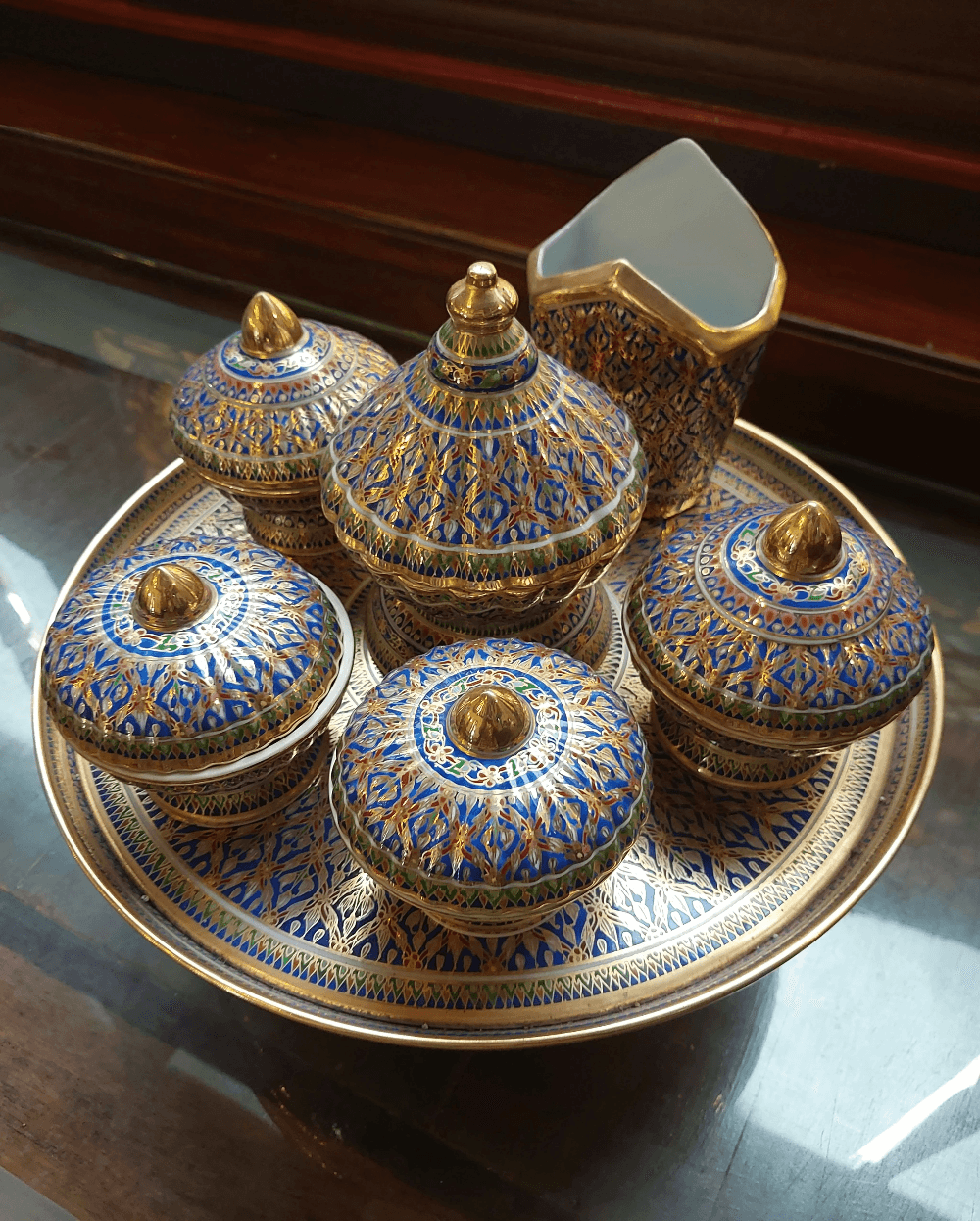 decorative-arabic-tea-trays-geometric-pattern