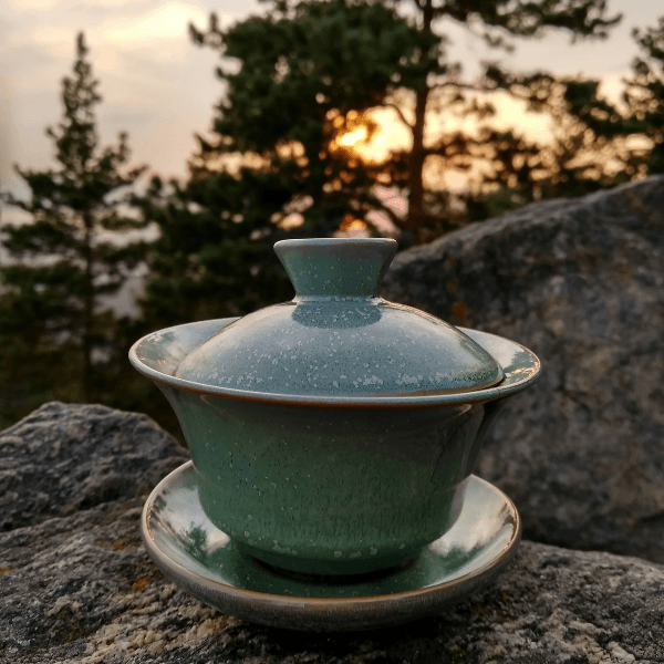 hand-painted-vs-decal-gaiwan-artistic-value